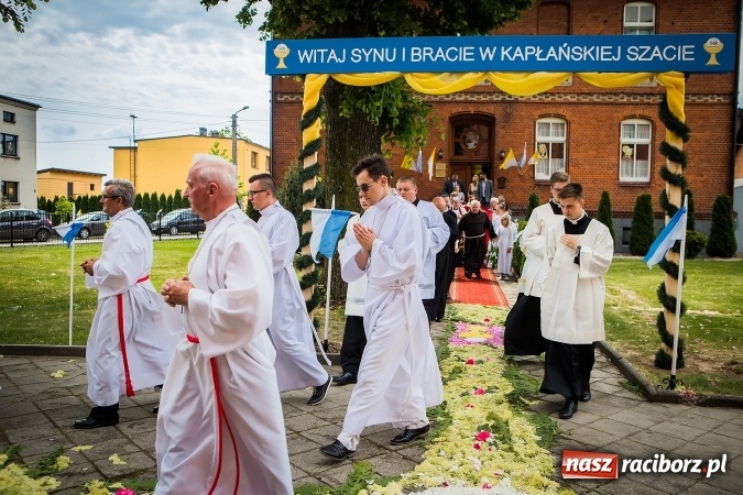 Zdjęcie w galerii na portalu naszraciborz.pl: Wielkie święto w Borucinie - prymicje ks. Dawida Sichmy  wiadomości z regionu