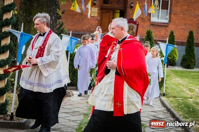 Zdjęcie w galerii na portalu naszraciborz.pl: Wielkie święto w Borucinie - prymicje ks. Dawida Sichmy  wiadomości z regionu