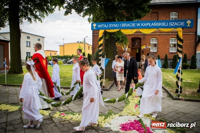 Zdjęcie w galerii na portalu naszraciborz.pl: Wielkie święto w Borucinie - prymicje ks. Dawida Sichmy  wiadomości z regionu