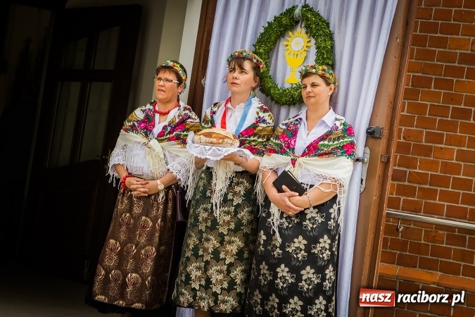 Zdjęcie w galerii na portalu naszraciborz.pl: Wielkie święto w Borucinie - prymicje ks. Dawida Sichmy  wiadomości z regionu