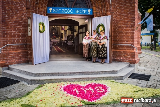 Zdjęcie w galerii na portalu naszraciborz.pl: Wielkie święto w Borucinie - prymicje ks. Dawida Sichmy  wiadomości z regionu