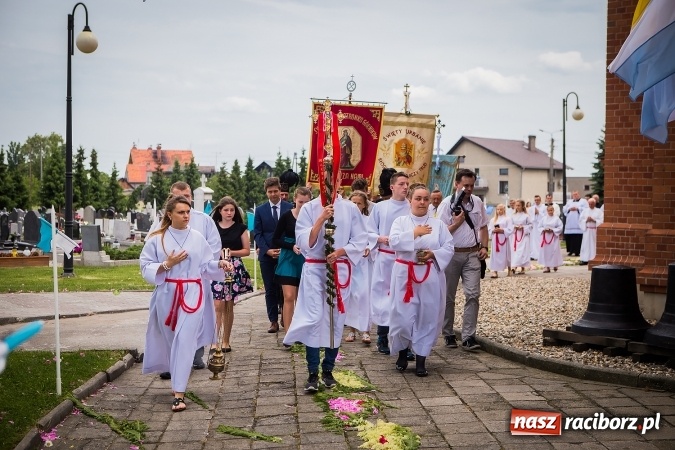 Zdjęcie w galerii na portalu naszraciborz.pl: Wielkie święto w Borucinie - prymicje ks. Dawida Sichmy  wiadomości z regionu