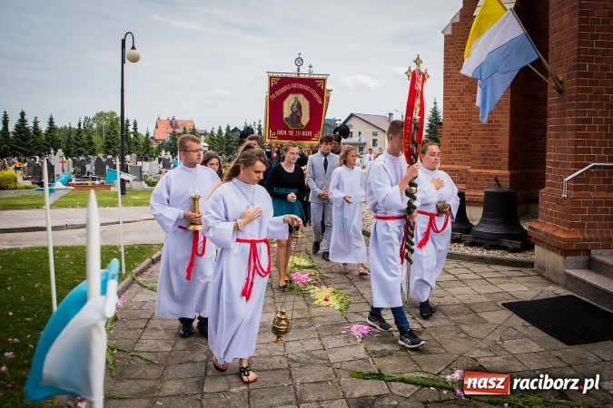 Zdjęcie w galerii na portalu naszraciborz.pl: Wielkie święto w Borucinie - prymicje ks. Dawida Sichmy  wiadomości z regionu