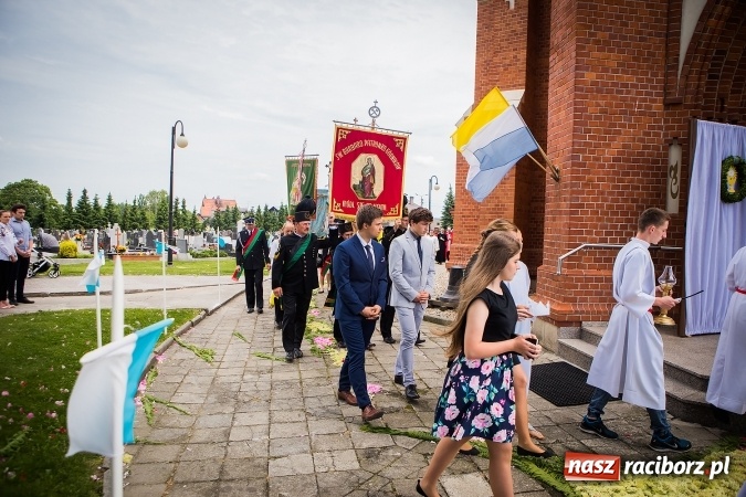 Zdjęcie w galerii na portalu naszraciborz.pl: Wielkie święto w Borucinie - prymicje ks. Dawida Sichmy  wiadomości z regionu