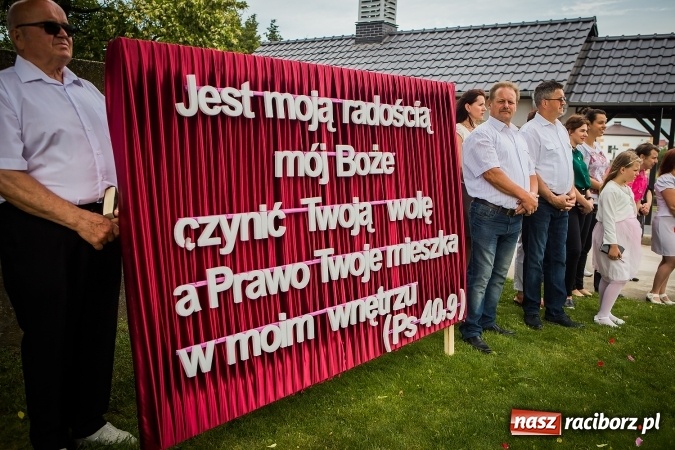 Zdjęcie w galerii na portalu naszraciborz.pl: Wielkie święto w Borucinie - prymicje ks. Dawida Sichmy  wiadomości z regionu