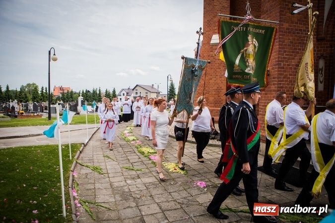 Zdjęcie w galerii na portalu naszraciborz.pl: Wielkie święto w Borucinie - prymicje ks. Dawida Sichmy  wiadomości z regionu