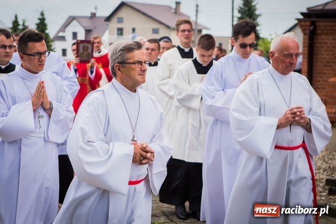 Zdjęcie w galerii na portalu naszraciborz.pl: Wielkie święto w Borucinie - prymicje ks. Dawida Sichmy  wiadomości z regionu
