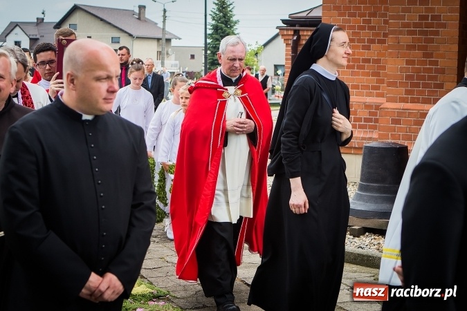 Zdjęcie w galerii na portalu naszraciborz.pl: Wielkie święto w Borucinie - prymicje ks. Dawida Sichmy  wiadomości z regionu