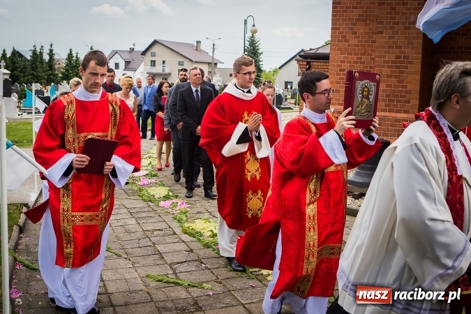 Zdjęcie w galerii na portalu naszraciborz.pl: Wielkie święto w Borucinie - prymicje ks. Dawida Sichmy  wiadomości z regionu