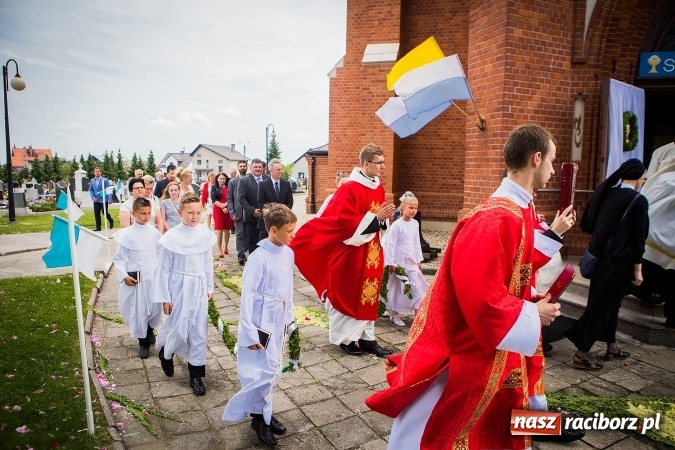Zdjęcie w galerii na portalu naszraciborz.pl: Wielkie święto w Borucinie - prymicje ks. Dawida Sichmy  wiadomości z regionu