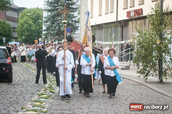 Zdjęcie w galerii na portalu naszraciborz.pl: Parafia WNMP dała Kościołowi nowego kapłana. Prymicje ks. Patryka Wramby  wiadomości z regionu