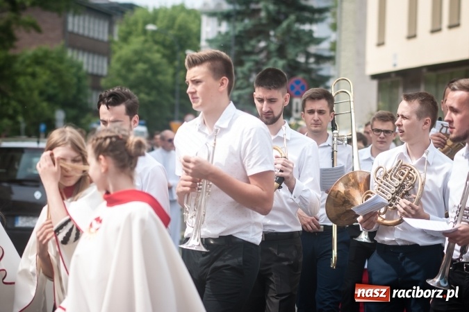 Zdjęcie w galerii na portalu naszraciborz.pl: Parafia WNMP dała Kościołowi nowego kapłana. Prymicje ks. Patryka Wramby  wiadomości z regionu