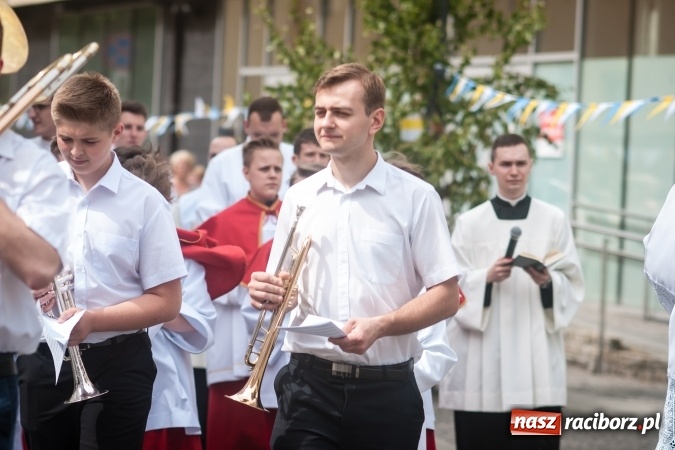 Zdjęcie w galerii na portalu naszraciborz.pl: Parafia WNMP dała Kościołowi nowego kapłana. Prymicje ks. Patryka Wramby  wiadomości z regionu