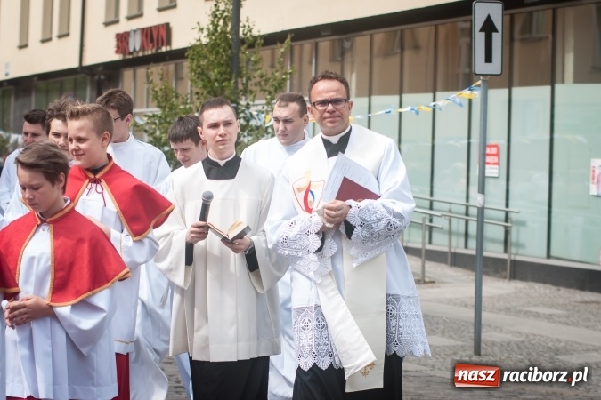 Zdjęcie w galerii na portalu naszraciborz.pl: Parafia WNMP dała Kościołowi nowego kapłana. Prymicje ks. Patryka Wramby  wiadomości z regionu