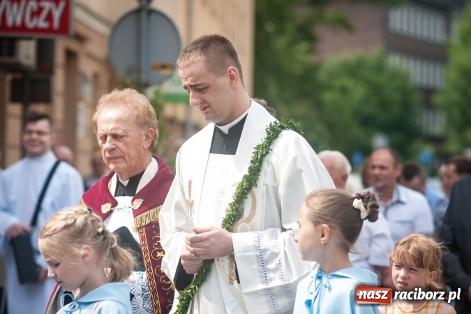 Zdjęcie w galerii na portalu naszraciborz.pl: Parafia WNMP dała Kościołowi nowego kapłana. Prymicje ks. Patryka Wramby  wiadomości z regionu