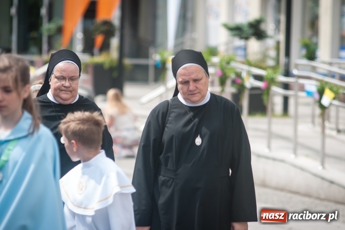 Zdjęcie w galerii na portalu naszraciborz.pl: Parafia WNMP dała Kościołowi nowego kapłana. Prymicje ks. Patryka Wramby  wiadomości z regionu