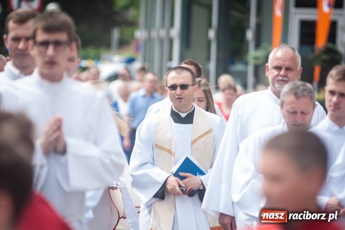 Zdjęcie w galerii na portalu naszraciborz.pl: Parafia WNMP dała Kościołowi nowego kapłana. Prymicje ks. Patryka Wramby  wiadomości z regionu