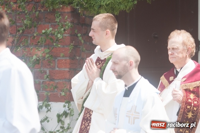 Zdjęcie w galerii na portalu naszraciborz.pl: Parafia WNMP dała Kościołowi nowego kapłana. Prymicje ks. Patryka Wramby  wiadomości z regionu