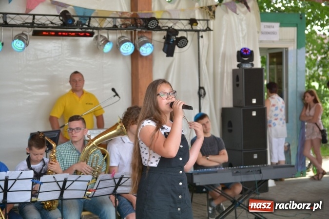 Zdjęcie w galerii na portalu naszraciborz.pl: Familiada i inne atrakcje na festynie rodzinnym w Krzyżanowicach wiadomości z regionu