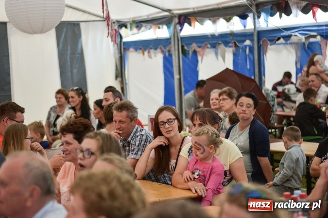 Zdjęcie w galerii na portalu naszraciborz.pl: Familiada i inne atrakcje na festynie rodzinnym w Krzyżanowicach wiadomości z regionu