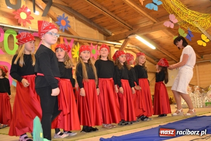 Zdjęcie w galerii na portalu naszraciborz.pl: Rodzinny piknik na siedemdziesięciolecie Przedszkola w Rudach wiadomości z regionu