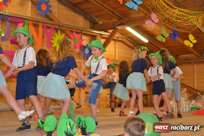 Zdjęcie w galerii na portalu naszraciborz.pl: Rodzinny piknik na siedemdziesięciolecie Przedszkola w Rudach wiadomości z regionu