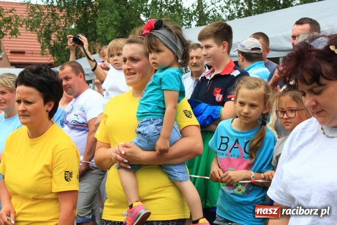 Zdjęcie w galerii na portalu naszraciborz.pl: Burzowy turniej sołectw w Łańcach. Zwyciężyła drużyna z Pogrzebienia!  wiadomości z regionu