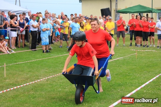 Zdjęcie w galerii na portalu naszraciborz.pl: Burzowy turniej sołectw w Łańcach. Zwyciężyła drużyna z Pogrzebienia!  wiadomości z regionu