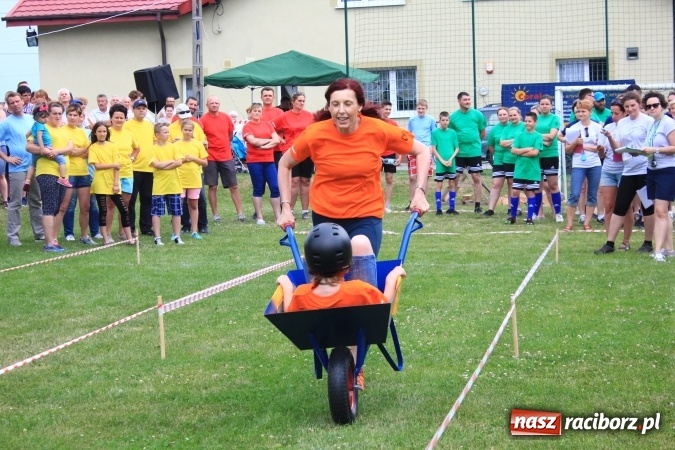 Zdjęcie w galerii na portalu naszraciborz.pl: Burzowy turniej sołectw w Łańcach. Zwyciężyła drużyna z Pogrzebienia!  wiadomości z regionu
