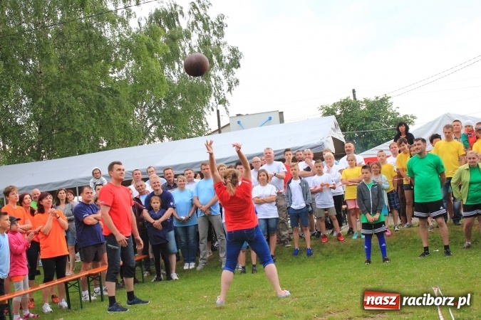 Zdjęcie w galerii na portalu naszraciborz.pl: Burzowy turniej sołectw w Łańcach. Zwyciężyła drużyna z Pogrzebienia!  wiadomości z regionu