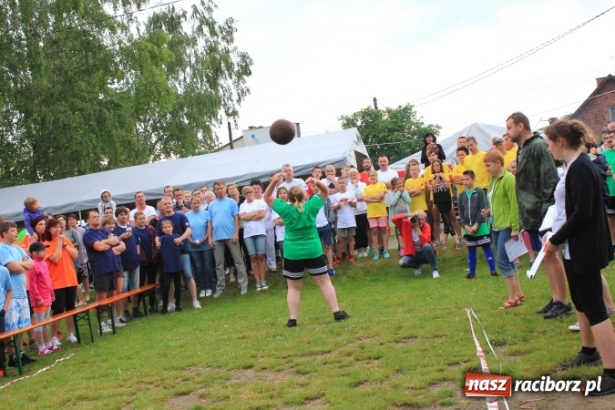 Zdjęcie w galerii na portalu naszraciborz.pl: Burzowy turniej sołectw w Łańcach. Zwyciężyła drużyna z Pogrzebienia!  wiadomości z regionu