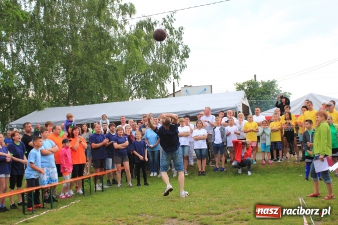 Zdjęcie w galerii na portalu naszraciborz.pl: Burzowy turniej sołectw w Łańcach. Zwyciężyła drużyna z Pogrzebienia!  wiadomości z regionu
