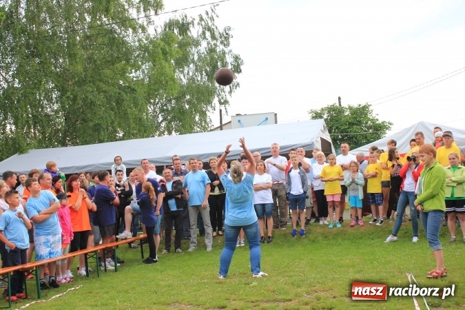 Zdjęcie w galerii na portalu naszraciborz.pl: Burzowy turniej sołectw w Łańcach. Zwyciężyła drużyna z Pogrzebienia!  wiadomości z regionu