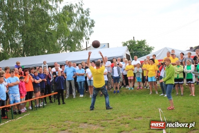 Zdjęcie w galerii na portalu naszraciborz.pl: Burzowy turniej sołectw w Łańcach. Zwyciężyła drużyna z Pogrzebienia!  wiadomości z regionu