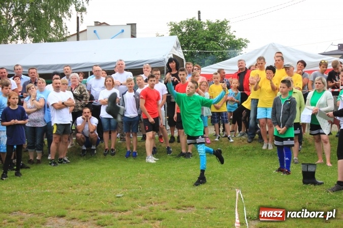 Zdjęcie w galerii na portalu naszraciborz.pl: Burzowy turniej sołectw w Łańcach. Zwyciężyła drużyna z Pogrzebienia!  wiadomości z regionu