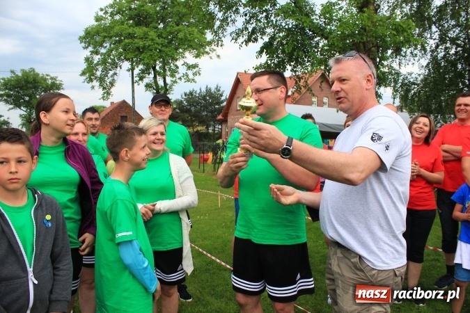 Zdjęcie w galerii na portalu naszraciborz.pl: Burzowy turniej sołectw w Łańcach. Zwyciężyła drużyna z Pogrzebienia!  wiadomości z regionu