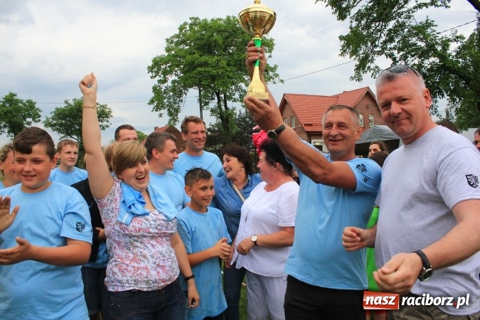 Zdjęcie w galerii na portalu naszraciborz.pl: Burzowy turniej sołectw w Łańcach. Zwyciężyła drużyna z Pogrzebienia!  wiadomości z regionu