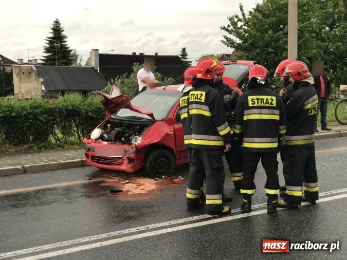 Zdjęcie w galerii na portalu naszraciborz.pl: Matka z dzieckiem w szpitalu po zderzeniu golfa z matizem na Kozielskiej wiadomości z regionu