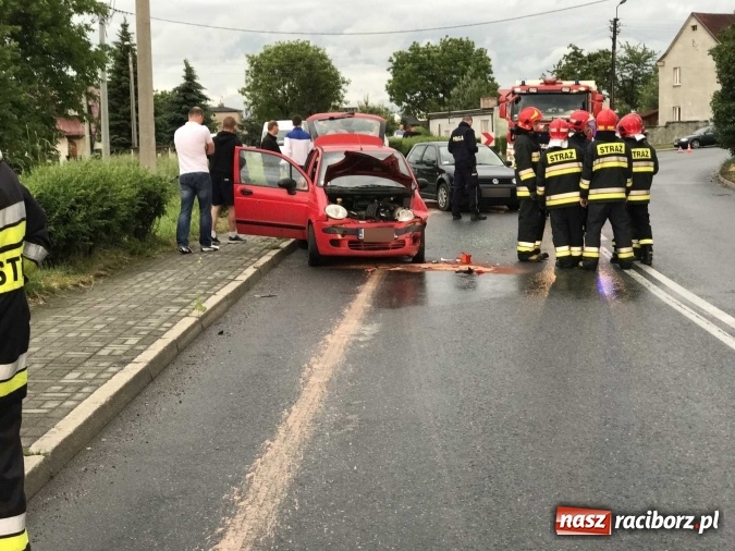 Zdjęcie w galerii na portalu naszraciborz.pl: Matka z dzieckiem w szpitalu po zderzeniu golfa z matizem na Kozielskiej wiadomości z regionu