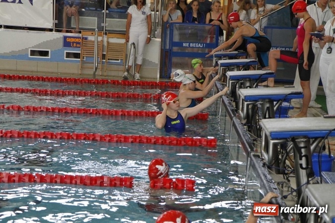 Zdjęcie w galerii na portalu naszraciborz.pl: Pływanie. 15 lat partnerstwa na pływalni ZSOMS wiadomości z regionu
