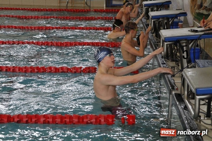 Zdjęcie w galerii na portalu naszraciborz.pl: Pływanie. 15 lat partnerstwa na pływalni ZSOMS wiadomości z regionu