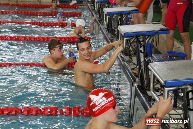 Zdjęcie w galerii na portalu naszraciborz.pl: Pływanie. 15 lat partnerstwa na pływalni ZSOMS wiadomości z regionu