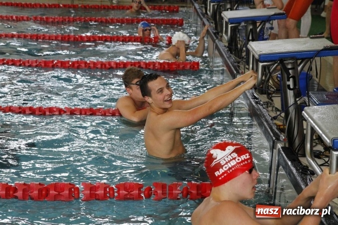 Zdjęcie w galerii na portalu naszraciborz.pl: Pływanie. 15 lat partnerstwa na pływalni ZSOMS wiadomości z regionu