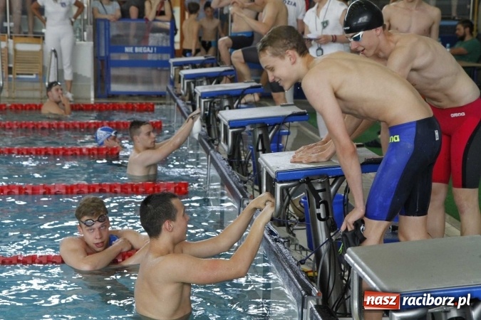 Zdjęcie w galerii na portalu naszraciborz.pl: Pływanie. 15 lat partnerstwa na pływalni ZSOMS wiadomości z regionu