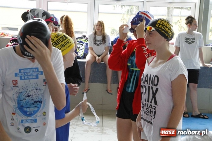 Zdjęcie w galerii na portalu naszraciborz.pl: Pływanie. 15 lat partnerstwa na pływalni ZSOMS wiadomości z regionu