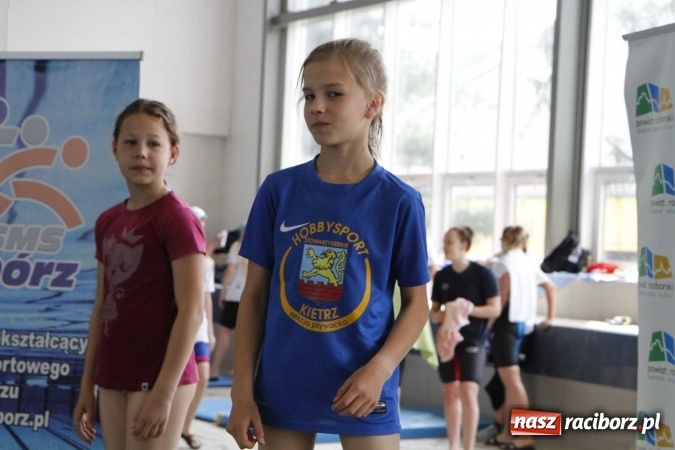 Zdjęcie w galerii na portalu naszraciborz.pl: Pływanie. 15 lat partnerstwa na pływalni ZSOMS wiadomości z regionu