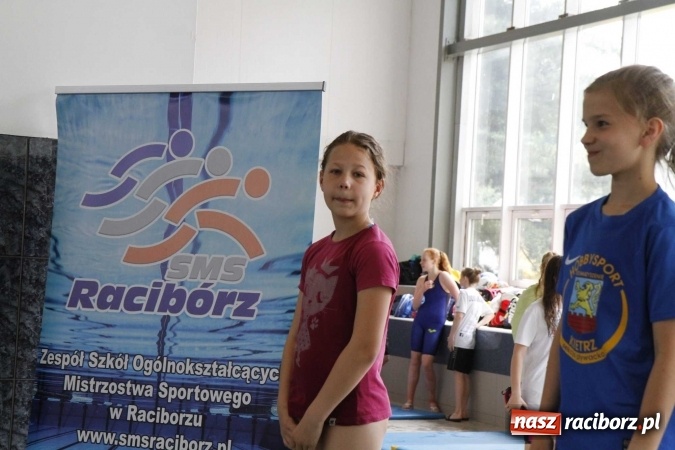 Zdjęcie w galerii na portalu naszraciborz.pl: Pływanie. 15 lat partnerstwa na pływalni ZSOMS wiadomości z regionu