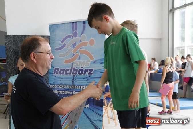 Zdjęcie w galerii na portalu naszraciborz.pl: Pływanie. 15 lat partnerstwa na pływalni ZSOMS wiadomości z regionu