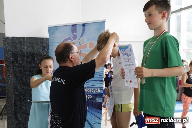 Zdjęcie w galerii na portalu naszraciborz.pl: Pływanie. 15 lat partnerstwa na pływalni ZSOMS wiadomości z regionu