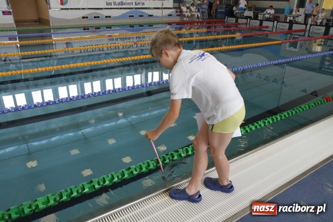 Zdjęcie w galerii na portalu naszraciborz.pl: Pływanie. 15 lat partnerstwa na pływalni ZSOMS wiadomości z regionu